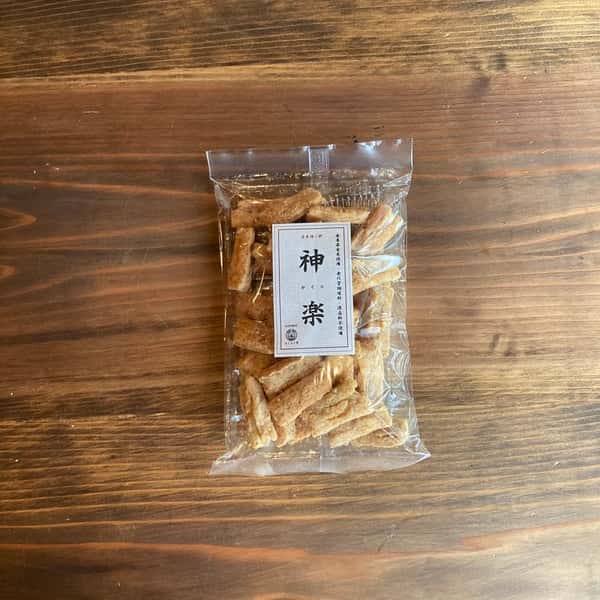 玄米揚げ餅（おかき）　100ｇ　「神楽　かぐら」化学調味料・保存料無添加