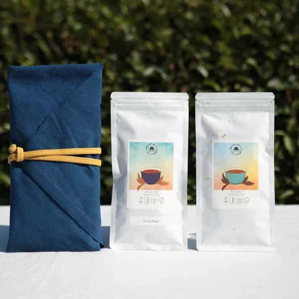 山岳民族レンテン族手織り手染め布で包むギフト(藍）　　化学肥料農薬不使用栽培＜自然に寄り添うお茶の時間セット＞京都和束産　初摘み焙じ茶・和紅茶【ギフト】