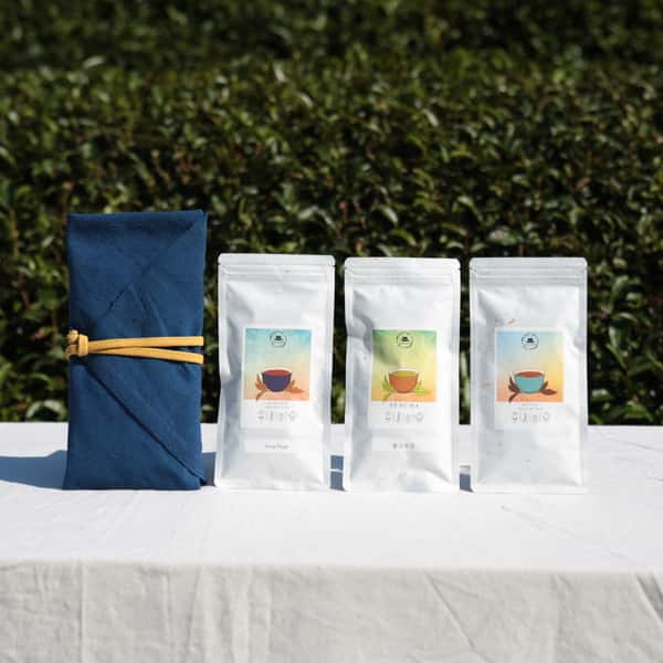 山岳民族レンテン族手織り布で包むギフト(藍）　　化学肥料農薬不使用栽培＜自然に寄り添うお茶の時間セット＞京都和束産　萎凋煎茶・初摘み焙じ茶・和紅茶【ギフト】