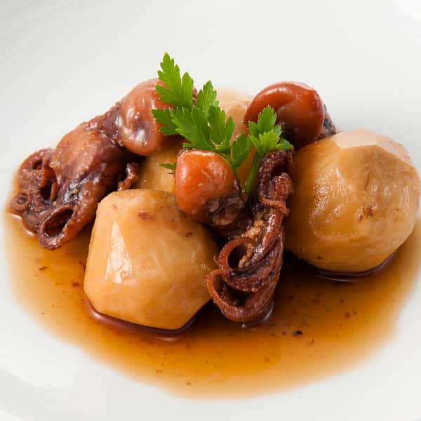 おそうざい人気NO.1〈いいだこと里芋の煮付〉秋冬の味覚国産里芋をこだわりの調味料でやさしい味付けに仕上げた一品