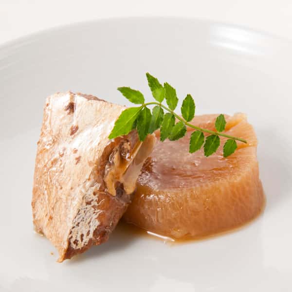 北陸の冬の味覚〈ぶり大根〉天然のぶりかまと国産大根をこだわりの調味料でやさしい味付けに仕上げた一品