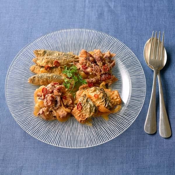 人気の冷凍そうざい〈能登　海の恵み南蛮漬け風マリネ〉小アジ・能登がき・ほたるいかを昔ながらの丸大豆醤油と特注純米醸造酢で仕上げました