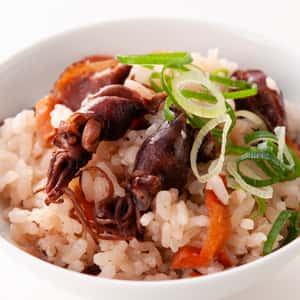 本格的炊き込みご飯の素〈日本海産ほたるいかの炊き込みご飯の素〉昔ながらの丸大豆醤油と本みりんと純米料理酒だけで仕上げました