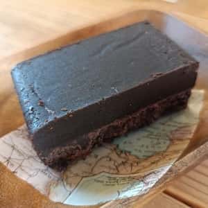 メッセージカードサービス中。ギフトにもオススメ。5つの不使用。至福の濃厚ブラウニー《食品添加物・小麦・砂糖・乳製品・卵不使用》