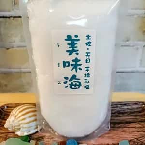 完全天日塩。海と太陽の恵みをそのままに。 毎日のごはんに寄り添う、黒潮町の天日塩。