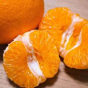 手で皮を剥いて食べられる！「はるみ」