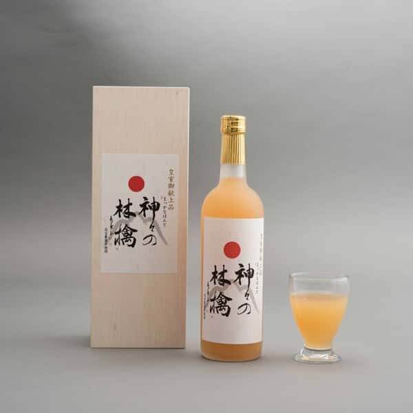 皇室献上　農薬・化学肥料不使用のりんごジュース「神々の林檎」