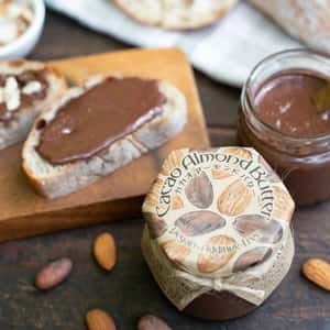 アーモンドとカカオの香ばしさが広がる【カカオアーモンドバター】塩チョコのようなあと引く美味しさ、とろける贅沢スプレッド