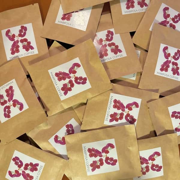 【プチギフトに】フェアトレード&有機栽培 50度お湯洗いのコーヒー豆ドリップバック便（産地おまかせ8パック）