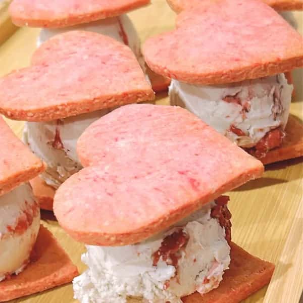 ＜ギフトにオススメ♡ストロベリーバターサンドクッキー2個セット＞