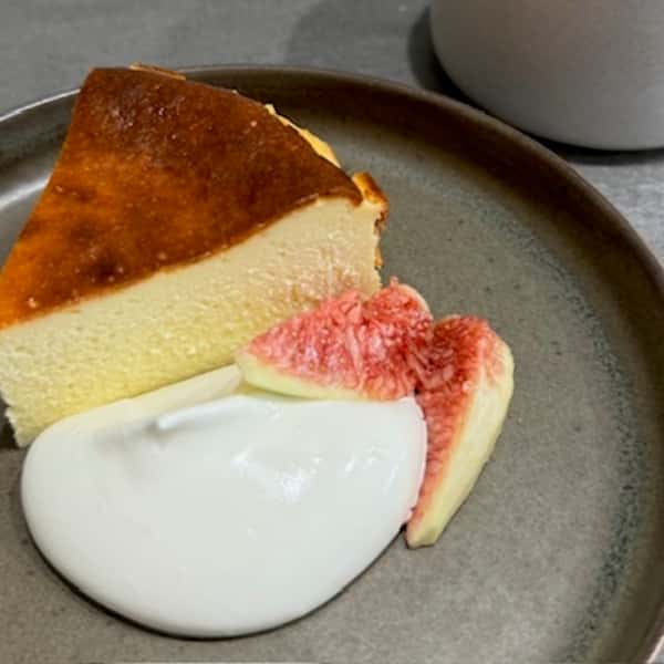 シンプルバスクチーズケーキ/Simple Basque cheese cake