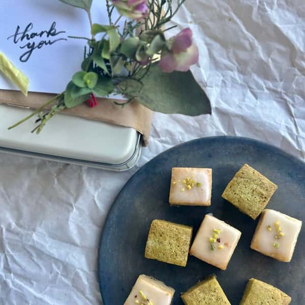 ミニブーケ付き【母の日ギフト】佐賀の恵をひとくちで。2種のひとくちスコーン缶（レモン）