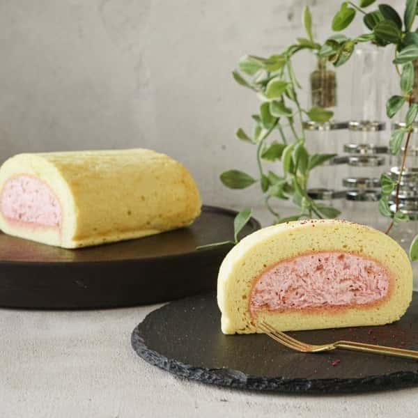 ＜無添加・つぶつぶ糸島いちごロール＞有機農家の厳選素材でふわっ、もちっの新食感