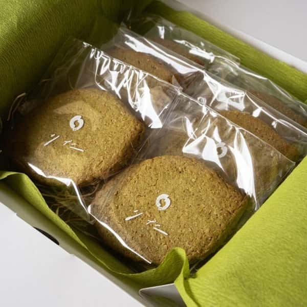 噛むほどに深い味わい、有機農家が手作りした【無添加】オリーブの葉クッキー