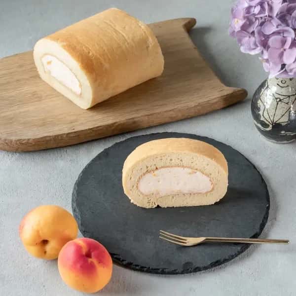 ＜無添加・あんずのロールケーキ１本＞有機農家の厳選素材でふわっ、もちっの新食感