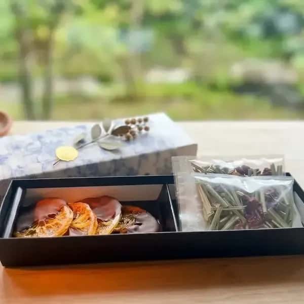 【母の日限定】宮崎の大地を、ひと箱に。｜無農薬ハーブティー＆無添加Bean to Bar日向夏オランジェット