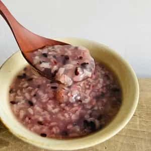 【黒米粥】備えて安心　湧水育ち天日干し黒米100％　なずなの塩あらしおの豊かな塩味