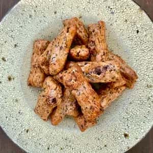 新商品！【黒米おかき 焼 醤油】天日干し黒米もちと天然醸造九州丸大豆しょうゆだけで作りました