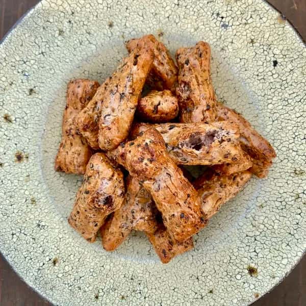 新商品！【黒米おかき 焼 醤油】天日干し黒米もちと天然醸造九州丸大豆しょうゆだけで作りました