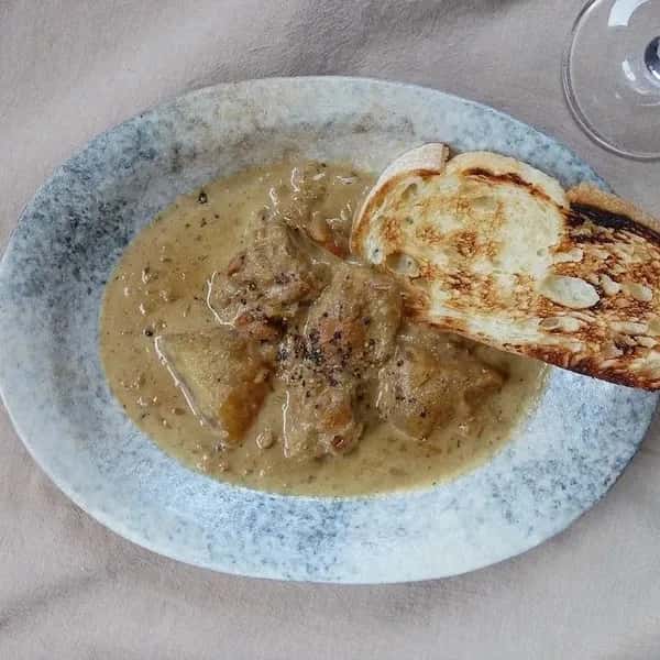 千葉県産食材をたっぷり使用＜ながいき梨と白ワインのチキンカレー＞ワインにあうカレー