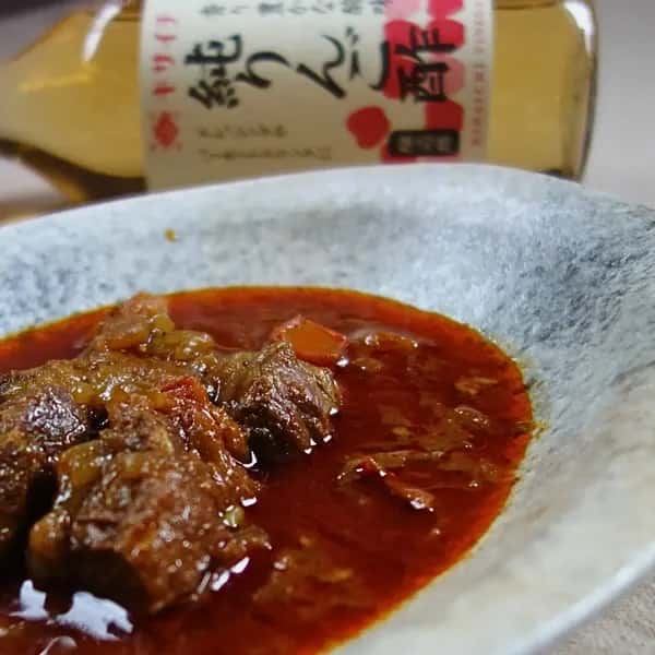 無農薬・化学調味料無添加＜ポークビンダルー＞国産りんご100％の純りんご酢と千葉県産放牧アグー豚の旨味