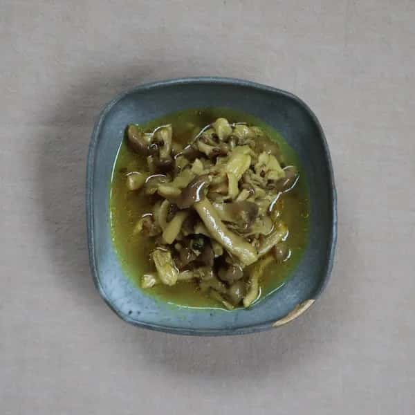 〈カレーと一緒に〉しめじのアチャール