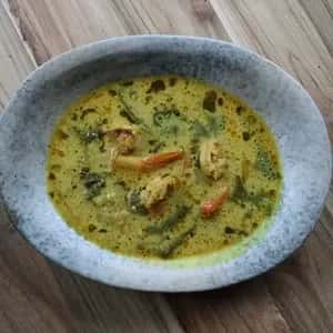 〈旬〉のらぼう菜とマッシュルームのエビカレー