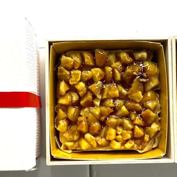 グルテンフリーの無添加ケーキ二段重＜栗とチーズ＞、＜黒豆きな粉とチーズ＞米粉の使用でしっとりと