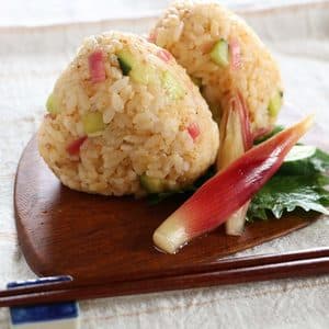 さばみそと夏野菜のまぜごはんおむすび