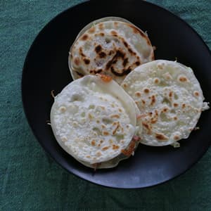 餃子の皮でピザもどき