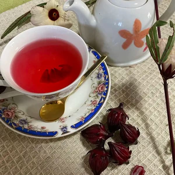 農薬・肥料不使用　苺とローゼルのお茶