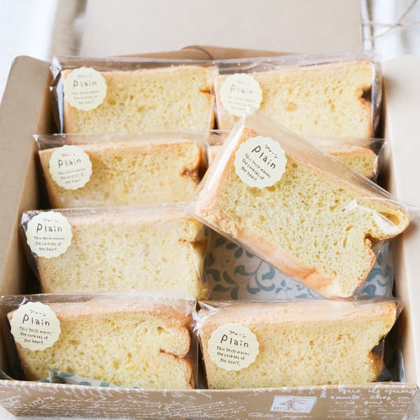 農薬不使用米粉と有機素材で手作り＜ふんわりしっとり米粉シフォンケーキ/8カット箱入り＞ノンオイルで乳・小麦・食品添加物不使用