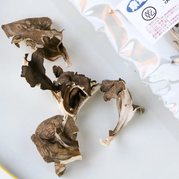 農薬不使用原木栽培【乾燥舞茸】芳醇な香りと濃厚な旨味たっぷり！京都京北産の超希少な幻の舞茸を乾燥してお届け