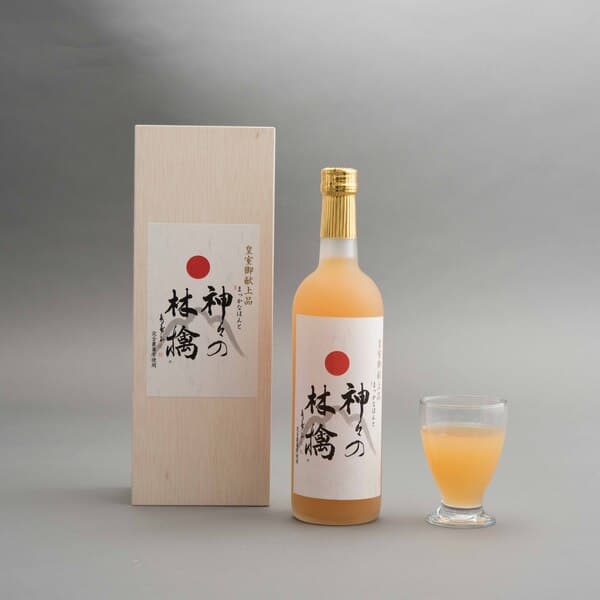 皇室献上　農薬・化学肥料不使用のりんごジュース「神々の林檎」