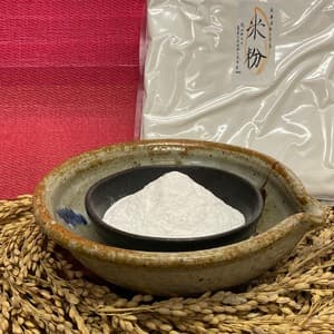 自然栽培米の米粉【900g】使いやすいチャック付きの袋です。