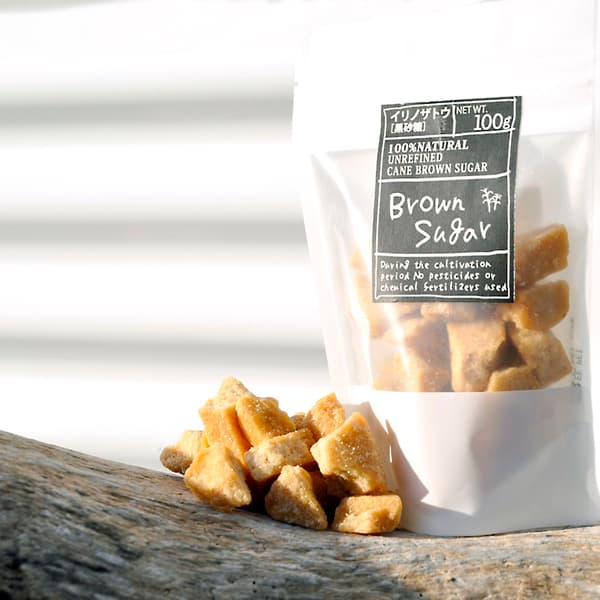 1年に1回だけの製造　サトウキビ100% の黒糖（イリノザトウ）　BROWN SUGAR
