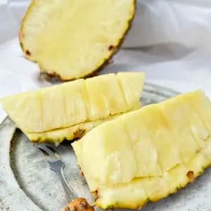 ［贈答用］有機JAS認証圃場で栽培〈沖縄県産ハワイ種・島パイン〉甘くてジューシーなピリピリしにくいパイナップルの口コミ・レビュー(ハッピーオレンジさん)