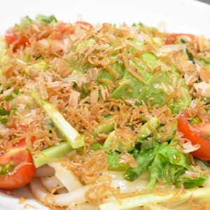 アボガドとちりめん山椒のサラダうどん