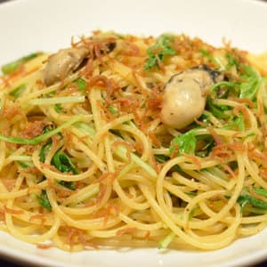 牡蠣と水菜のオイルパスタ