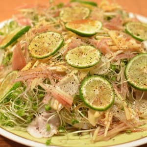 薬味まみれの茹で豚