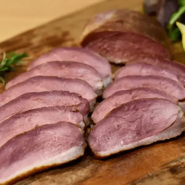 独自製法・完全無添加＜燻製鴨＞鴨本来の旨味を楽しめるタイ産鴨肉と長期熟成天日海塩