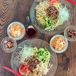 涼拌麻辣麺(冷やし麻辣混ぜ麺)