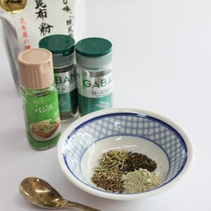 根昆布粉末を使った万能ハーブソルト