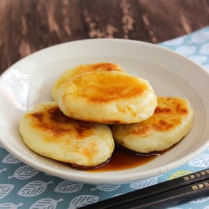 根昆布粉末でコクと旨味をプラス!芋もち